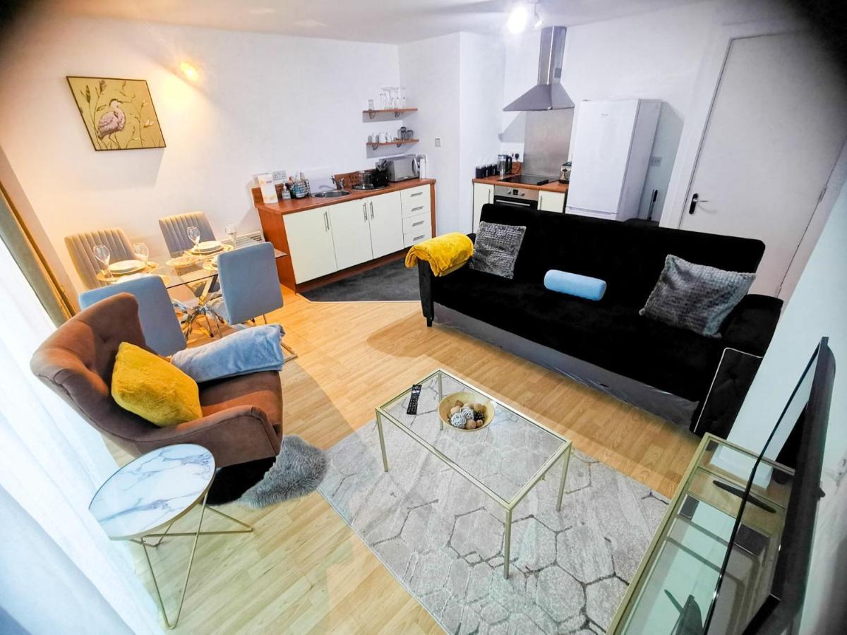 Lovely 2-Bedroom Apartment, Free Parking 맨체스터 외부 사진