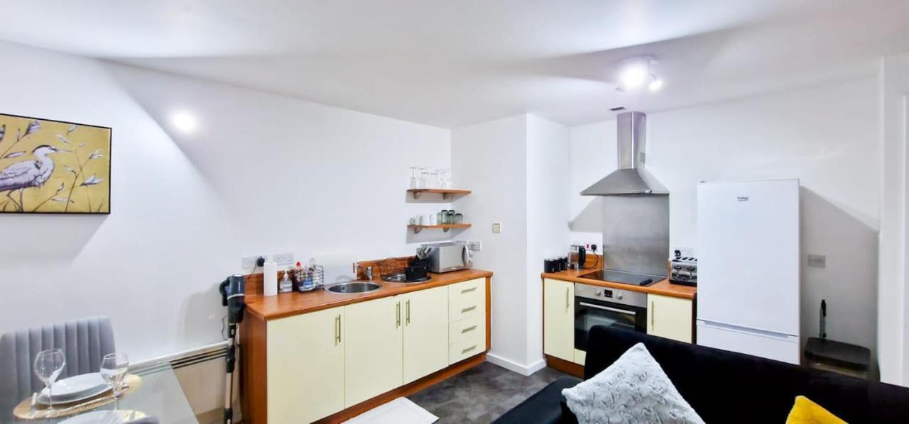 Lovely 2-Bedroom Apartment, Free Parking 맨체스터 외부 사진